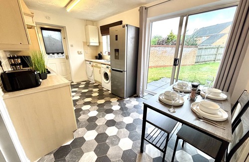 Thorpe Satchville House | The Bromwich Townhouse | Parking | WiFi | 3 bed