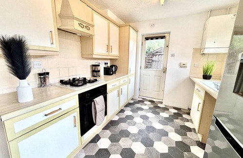 Thorpe Satchville House | The Bromwich Townhouse | Parking | WiFi | 3 bed