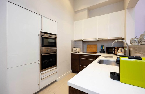 Addison Apartment | The Brook Green Retreat, by Veeve