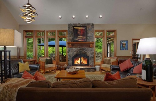 Carlton House | The Brookside Inn Estate