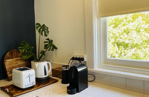 North Hobart Apartment | The Brutus - Location + Art Deco+ Spacious
