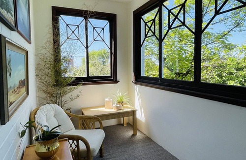 North Hobart Apartment | The Brutus - Location + Art Deco+ Spacious