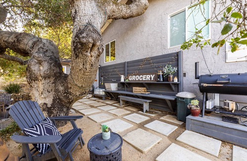 Thousand Oaks House | The B’s Hive Cottage