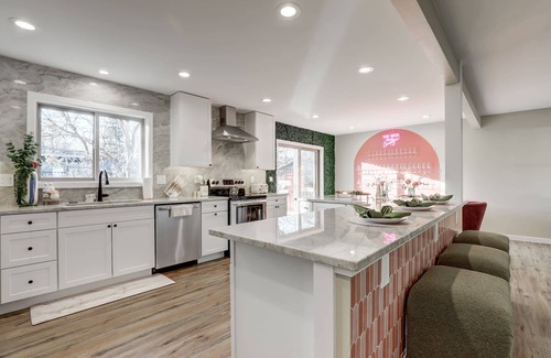 Allendale Area House | The Bubbly Bungalow | Photo Booth + Champagne Glass Wall