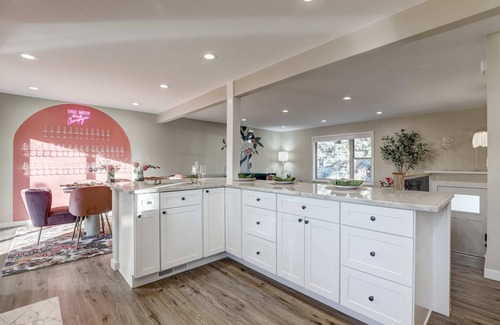 Allendale Area House | The Bubbly Bungalow | Photo Booth + Champagne Glass Wall