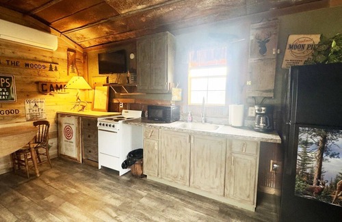 Voca Cabin | The Buck Stops Here - Castell Cabin - Sleeps 4