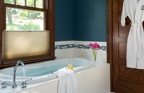 Regent Bed & Breakfast | The Buckingham Inn