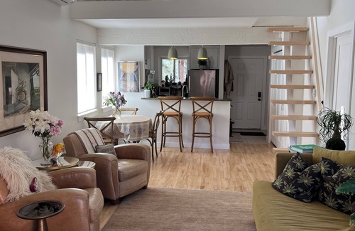 Glenwood Grove - North Iris House | The Buddha House - Luxurious North Boulder Retreat