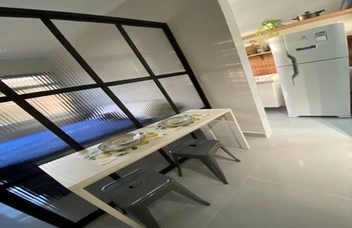 Itarare Apartment | The building faces the beach and the kitnet has a wide view of it.