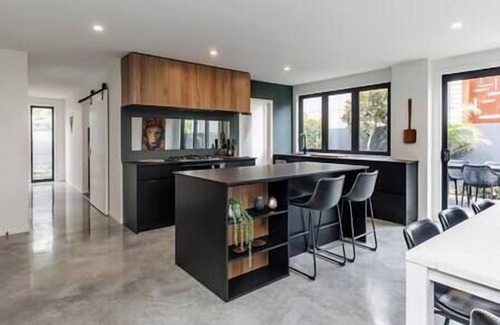 New Plymouth House | The Buller St Retreat