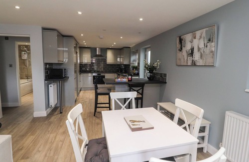 Adlington Cottage | THE BUNGALOW AT 46 CHURCH ST, pet friendly in Adlington