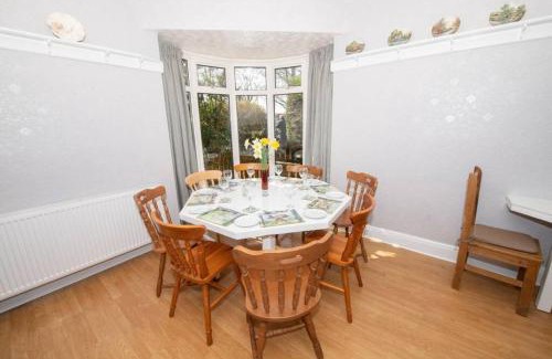 Fridaythorpe House | The Bungalow at Seaway's, Sleeps 11 +