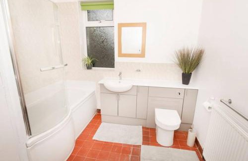Fridaythorpe House | The Bungalow at Seaway's, Sleeps 11 +