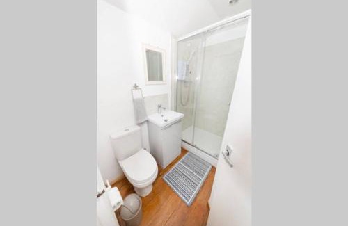 Fridaythorpe House | The Bungalow at Seaway's, Sleeps 11 +