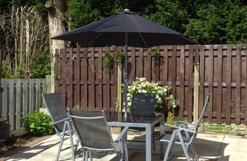 Burnley Cottage | THE BUNGALOW, character holiday cottage, with a garden in Burnley