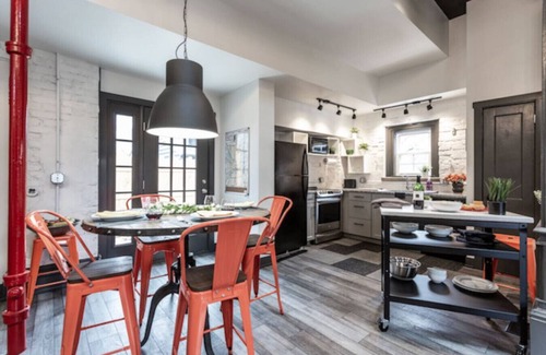 Indianapolis House | The Bungalow @Keystone Chic 2BR/3BED/2.5BA Getaway