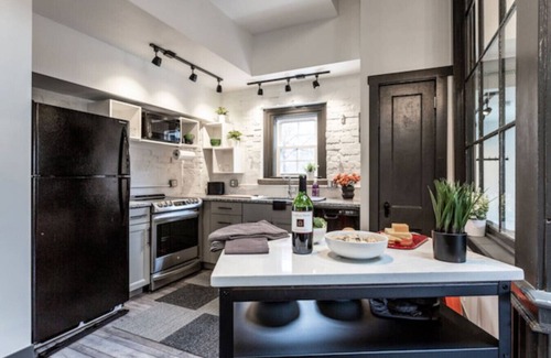 Indianapolis House | The Bungalow @Keystone Chic 2BR/3BED/2.5BA Getaway