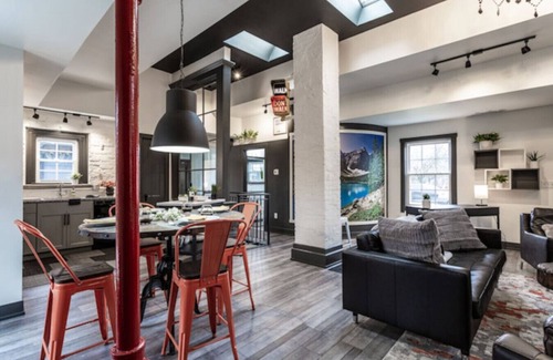 Indianapolis House | The Bungalow @Keystone Chic 2BR/3BED/2.5BA Getaway