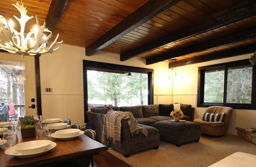 Island Park House | The 'Bunkhouse', Bill's Island with Dock - Yellowstone Lakeside Cabins!