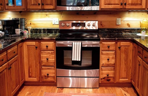 Heath Cabin | "The Bunkhouse" Luxury Cabin n-Hot Tub-Pond - Indoor Sauna - Sleeps 12