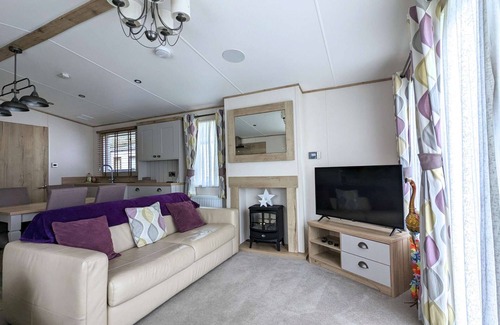 Ampney Crucis House | The Burrow, sleeps 6 and is pet friendly