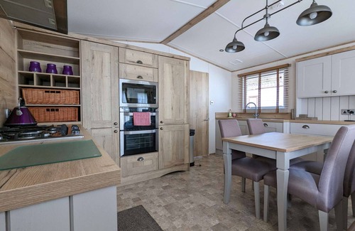 Ampney Crucis House | The Burrow, sleeps 6 and is pet friendly