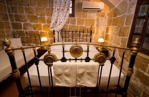 Tarxien Bed & Breakfast | The Burrow Guest House