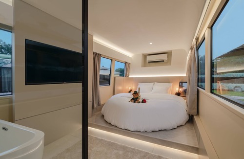 Changi Resort | The Bus Collective