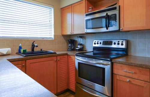 Royal Poinciana House | The Bush House - Premium Coastal Living for 4 - 2BR 1BA