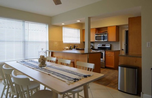 Royal Poinciana House | The Bush House - Premium Coastal Living for 4 - 2BR 1BA