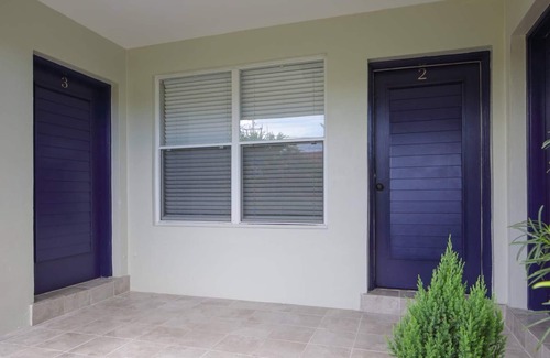 Royal Poinciana House | THE BUSH HOUSE - Premium House for 2 1BR 1BA Studio