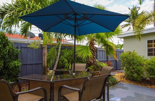 Royal Poinciana House | THE BUSH HOUSE - Premium House for 2 1BR 1BA Studio