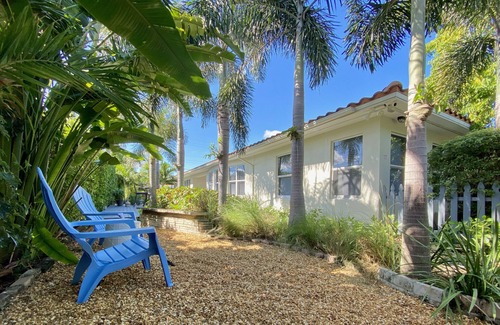 Royal Poinciana House | The Bush House - Premium Country Living for 4 - 2BR 1BA