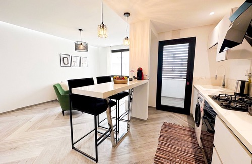 Les Berges Du Lac II Apartment | The Business Stay: Brand new in Lac 2