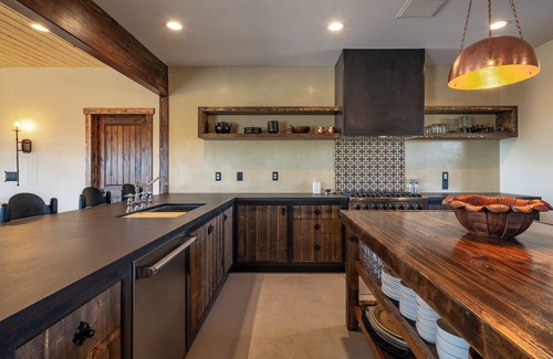 Pioneertown House | The Bust'n B Ranch - Saltwater Pool and Spa - Views - Sauna - Pioneertown