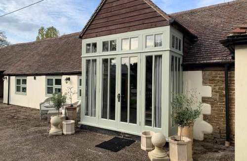 Frilford House | The Byre, at Cradle Barn offering a king suite