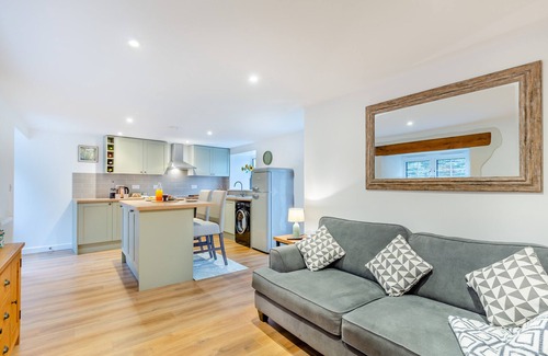 Launceston House | The Byre - Home Farm