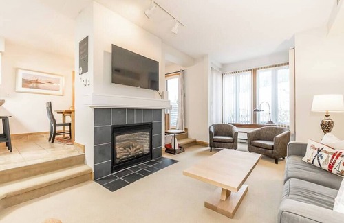 The Blue Mountains Condo | The Chondolet - Private Patio, Walk to the Village