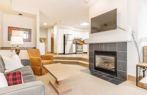The Blue Mountains Condo | The Chondolet - Private Patio, Walk to the Village