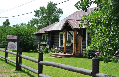 East Glacier Park Village House | THE CANDY KITCHEN NEAR HISTORIC GLACIER PK LODGE & GOLF COURSE