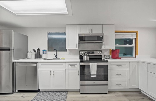 Historic Hyde Park North Apartment | The Cabin at Historic Hyde Park Village