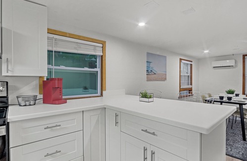 Historic Hyde Park North Apartment | The Cabin at Historic Hyde Park Village