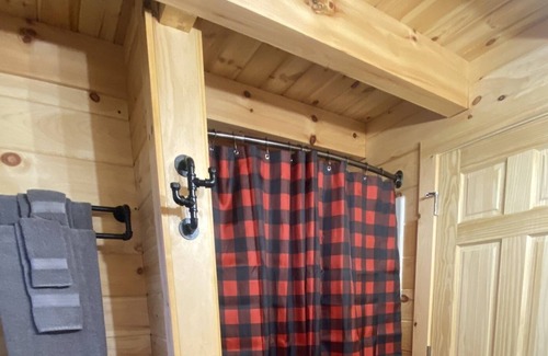 Gilbert Cabin | The Cabin at Main Street Lodging