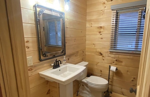 Gilbert Cabin | The Cabin at Main Street Lodging