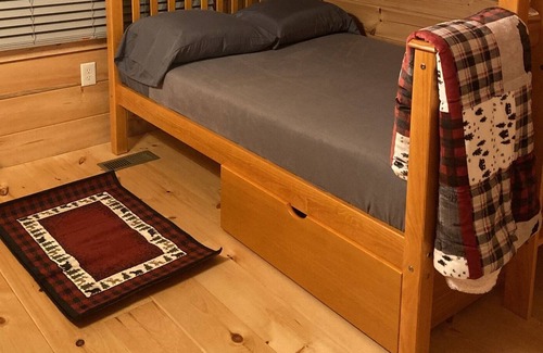 Gilbert Cabin | The Cabin at Main Street Lodging
