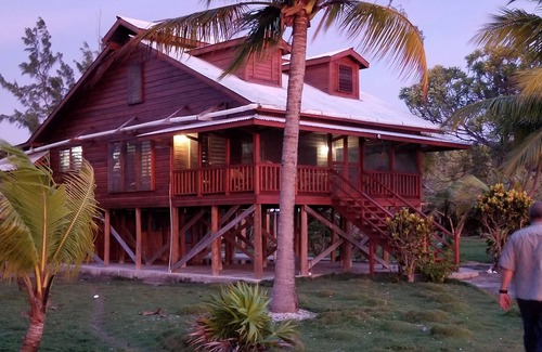 Roatan House | The Cabin at Rocky Point