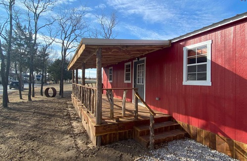 Clinton House | The Cabin by Bucksaw Marina, Truman Lake