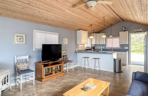 Salmon Creek House | The Cabin - Cozy Salmon Creek beach cottage, big deck, great views.