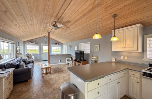 Salmon Creek House | The Cabin - Cozy Salmon Creek beach cottage, big deck, great views.