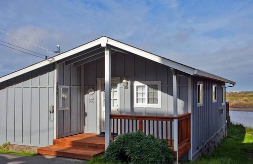 Salmon Creek House | The Cabin - Cozy Salmon Creek beach cottage, big deck, great views.
